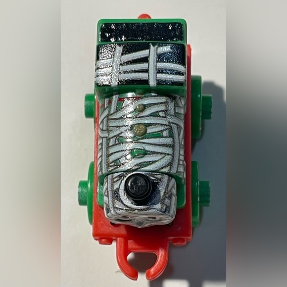 Thomas & Friends Minis Diecast Tiny Train - SPOOKY PERCY - toys - Cake Topper - Picture 5 of 7